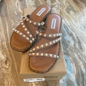 NIB super cute Steve Madden slides!